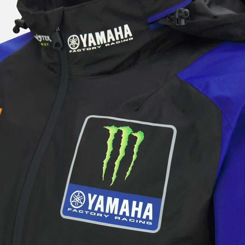 Giacca da doccia Monster Energy Yamaha MotoGP 2026 Man Team Replica Giacca da doccia Monster Energy Yamaha MotoGP 2026 Man Team Replica