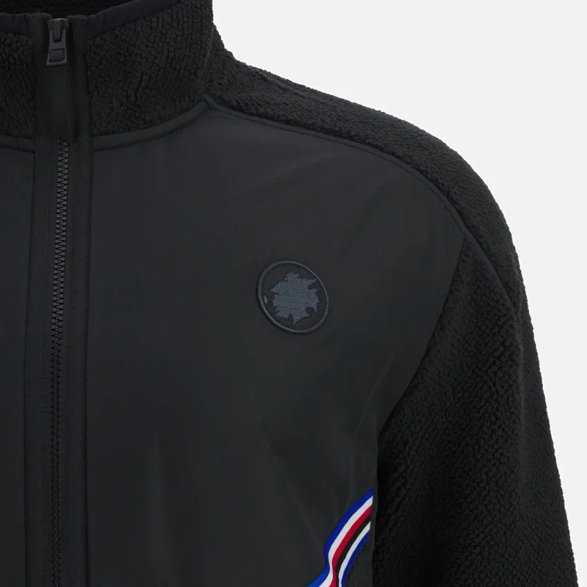 Giacca Teddy da viaggio per adulti U.C. Sampdoria 2025/26 Athleisure Giacca Teddy da viaggio per adulti U.C. Sampdoria 2025/26 Athleisure