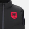 Gilet imbottito ufficiale della Nazionale albanese FSHF 2026/27 per adulti Gilet imbottito ufficiale della Nazionale albanese FSHF 2026/27 per adulti