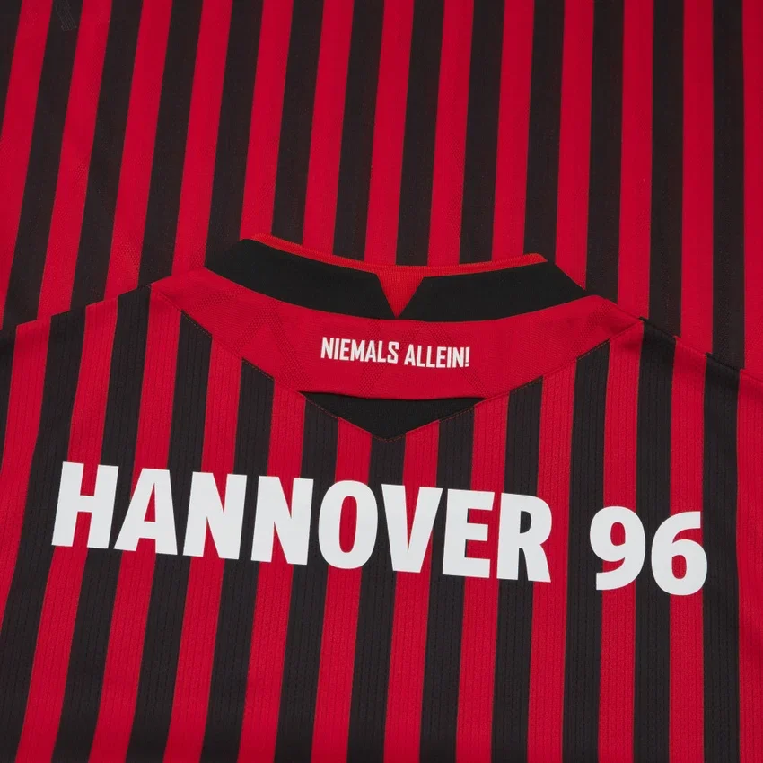 Maglia da casa Hannover 96 2025/26 per adulti Maglia da casa Hannover 96 2025/26 per adulti