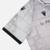 Maglie da partita commemorative del 50° anniversario del terremoto dell’Udinese Calcio 2025/26 Maglie da partita commemorative del 50° anniversario del terremoto dell’Udinese Calcio 2025/26