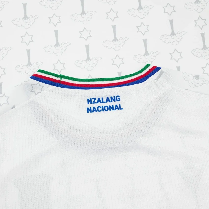 Maglie da trasferta per adulti della Nazionale della Guinea Equatoriale 2025/26 Maglie da trasferta per adulti della Nazionale della Guinea Equatoriale 2025/26