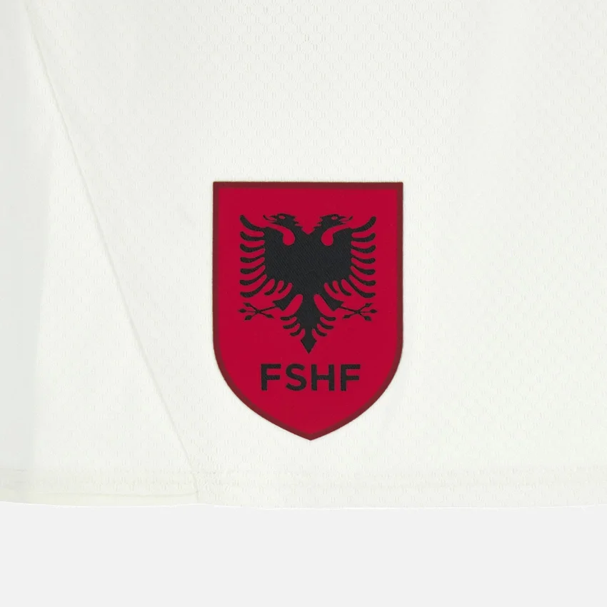 Pantaloncini da trasferta per adulti della Nazionale albanese FSHF 2026/27 Pantaloncini da trasferta per adulti della Nazionale albanese FSHF 2026/27