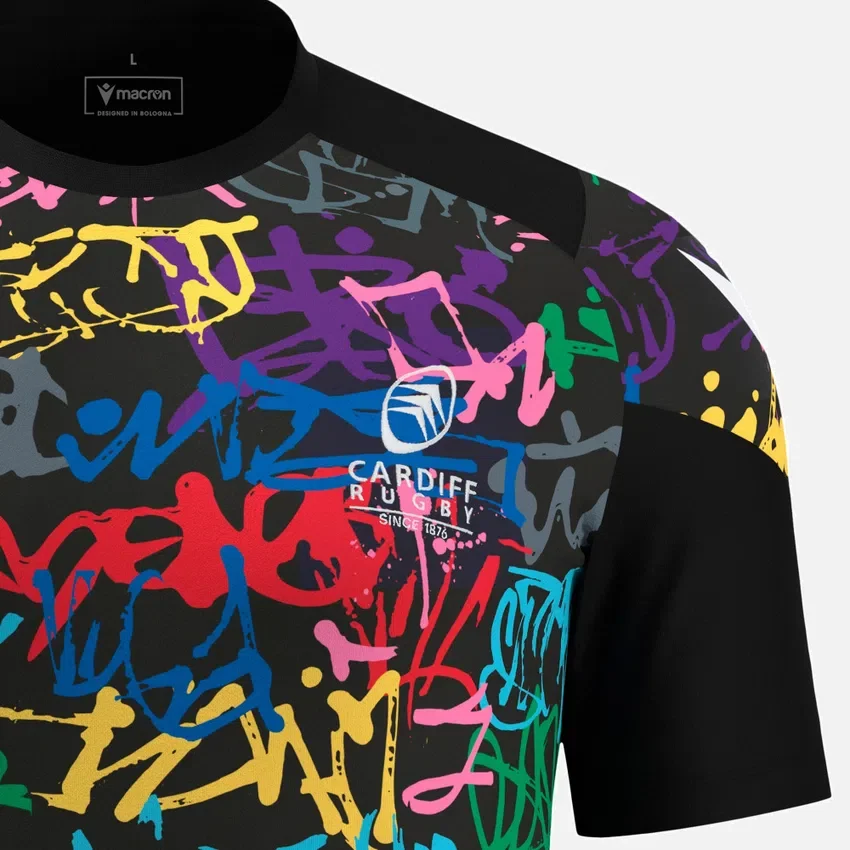 T-Shirt da allenamento Cardiff Rugby 2025/26 Graffiti T-Shirt da allenamento Cardiff Rugby 2025/26 Graffiti