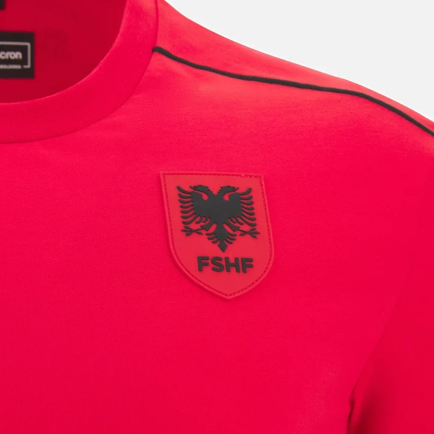 T-Shirt rossa sportiva Athleisure della Nazionale Albanese FSHF 2026/27 Junior T-Shirt rossa sportiva Athleisure della Nazionale Albanese FSHF 2026/27 Junior
